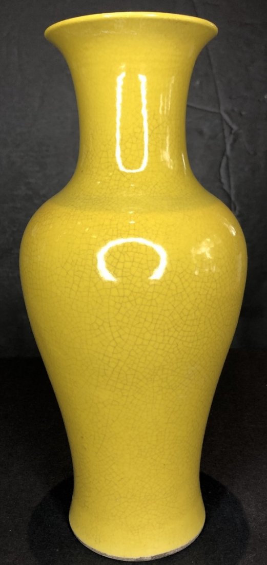 Chinese vase w/yellow glaze, six character mark,18th/19 (1 of 9)
