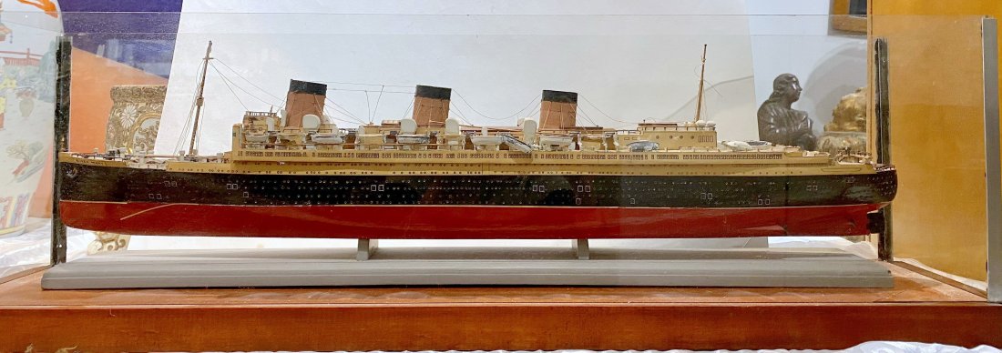 Queen Mary ocean liner model c. 1930 (1 of 9)