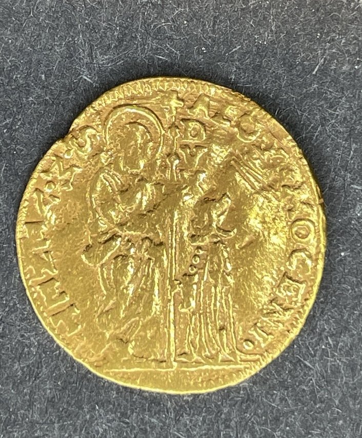 Gold coin, 18th century Venetian Ducat,c1720, 2.15dwts (1 of 5)