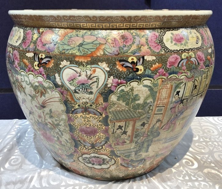 Large Chinese ceramic Rose Medallion fish bowl (1 of 11)