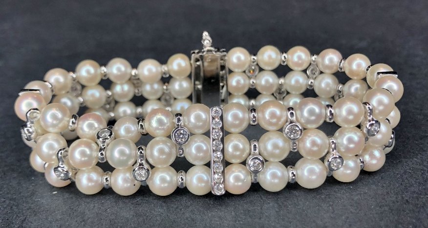 Beautiful 18k diamond cultured pearl bracelet (1 of 9)