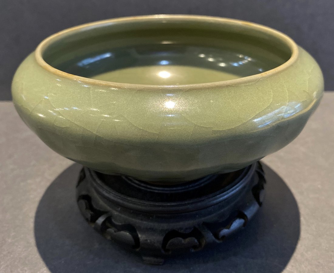 Chinese celadon ceramic bowl, with stand (1 of 10)