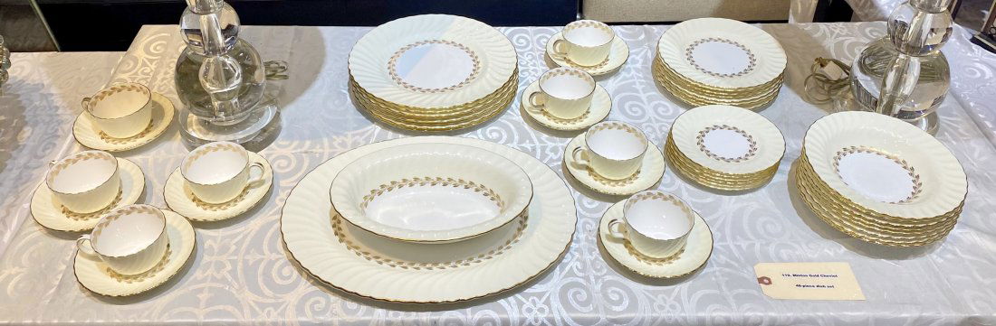 Minton Gold Cheviot 48-piece dish set (1 of 13)
