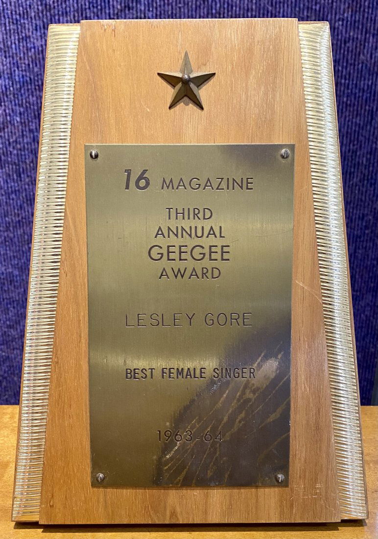 1963-64 Sixteen Magazine award, Lesley Gore (1 of 3)