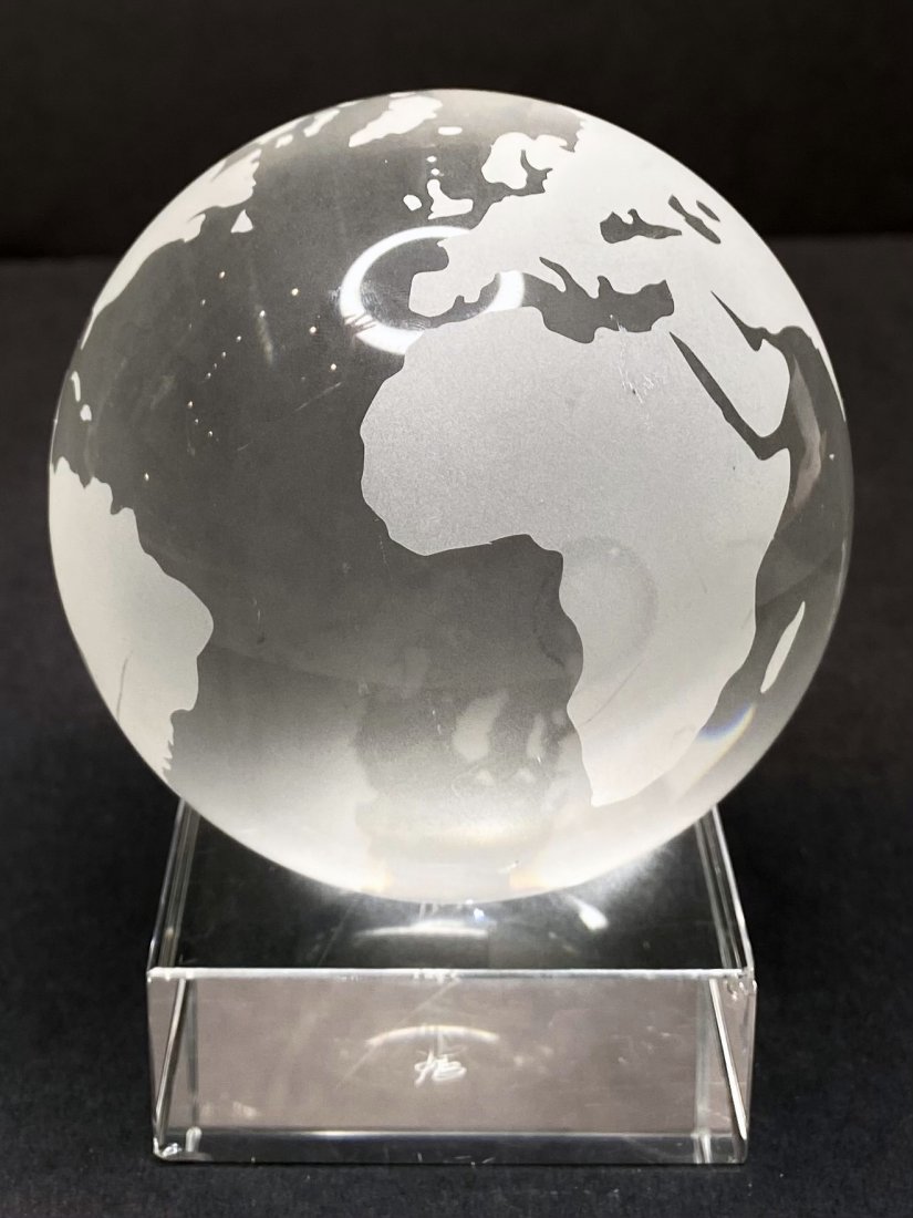Oleg Cassini crystal globe paperweight (1 of 6)