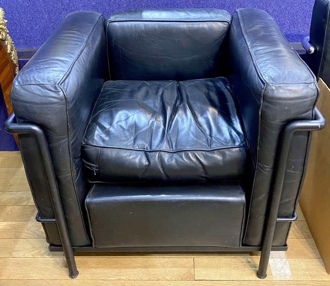 Black leather chair by Knoll (1 of 7)