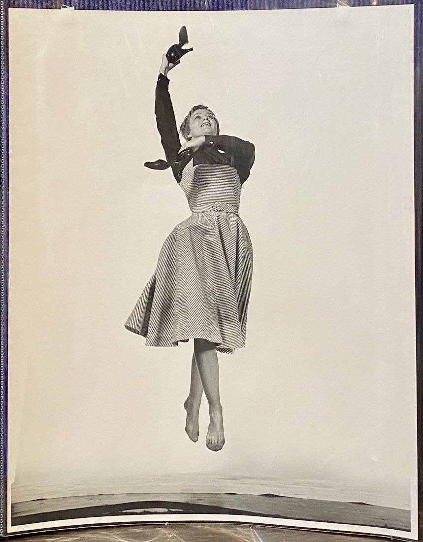 Philippe Halsman photo, Mai Zetterling jumping (1 of 4)