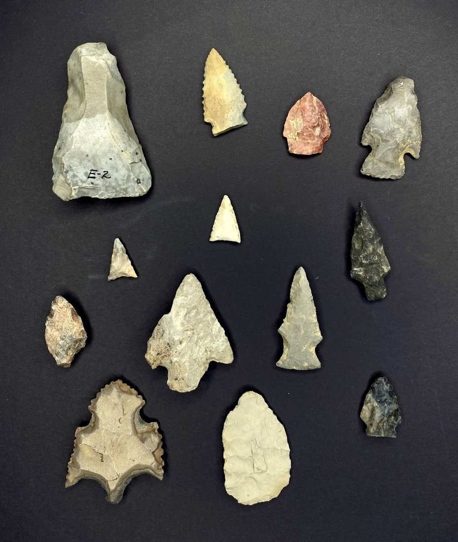 Thirteen Native American stone arrowheads: Thirteen Native American stone arrowheads Length range: 7/8" to 3"
