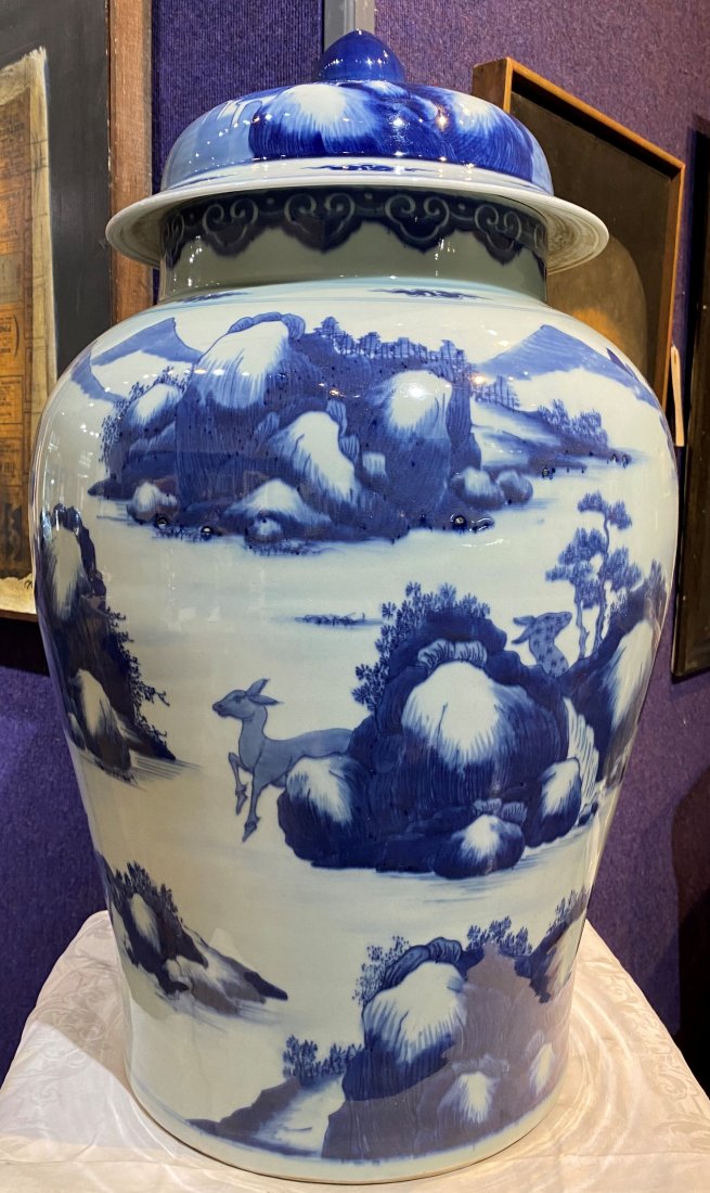 Chinese large blue and white covered vase (1 of 7)