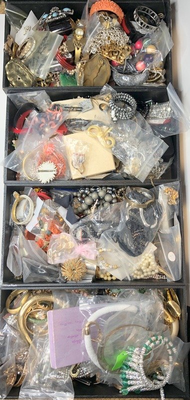Costume jewelry in four trays (Twins Estate) (1 of 19)