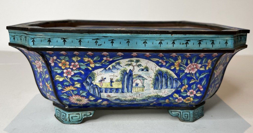 Chinese painted enamel dish, c1780-1850 (1 of 6)