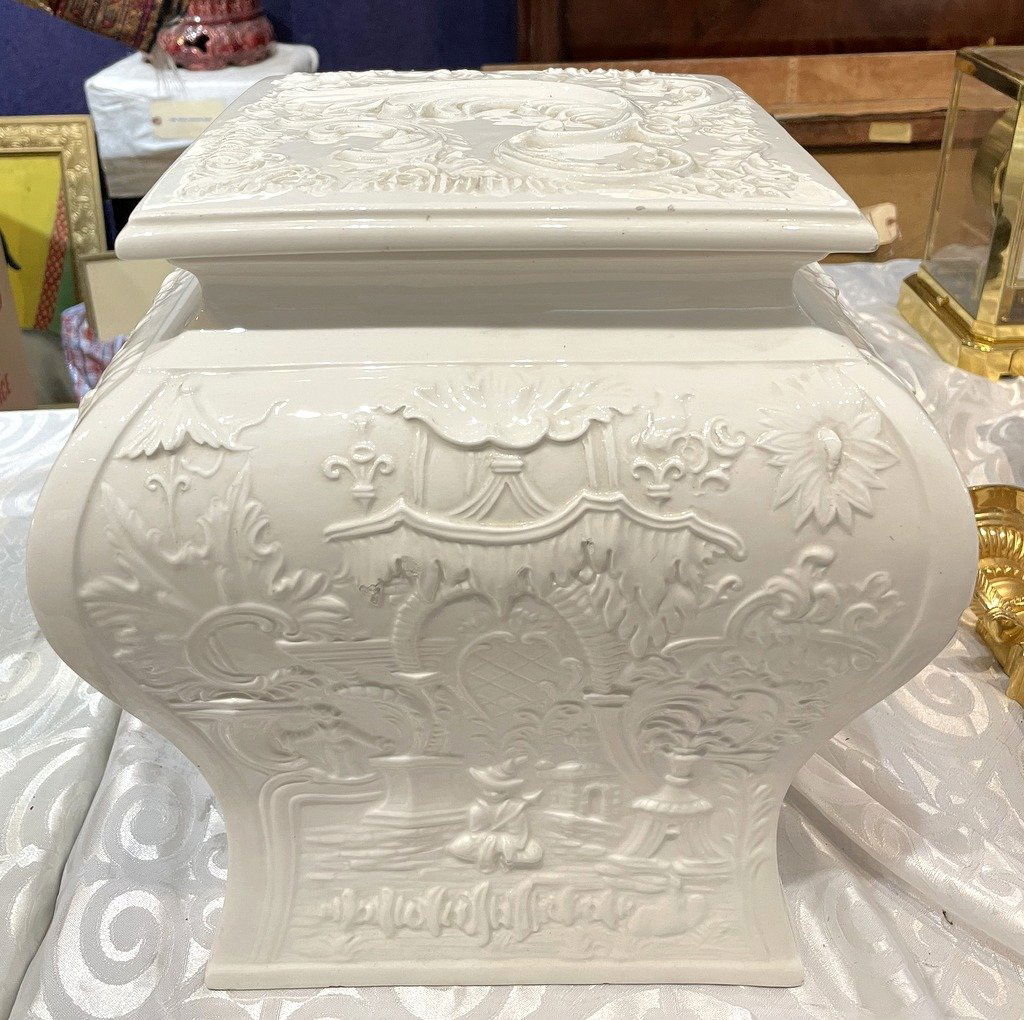 Large ceramic Chinoiserie box, Made in Italy, c.1965 (1 of 8)