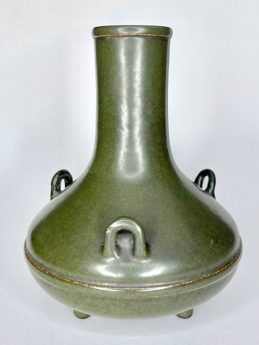 Chinese green three-handle vase, Yongzheng mark (1 of 8)