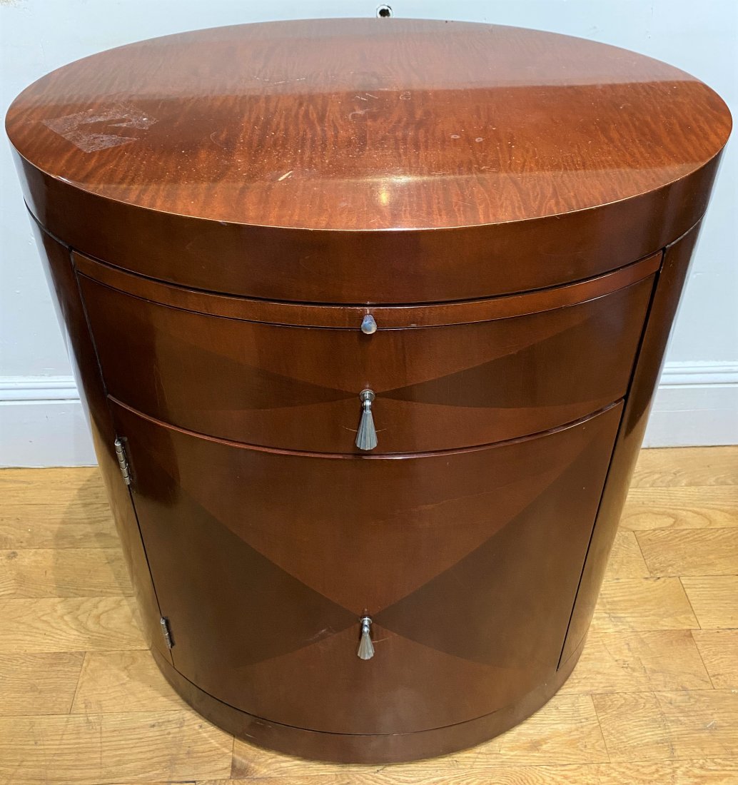 Oval nightstand by Michael Vanderbyl for Baker (1 of 8)