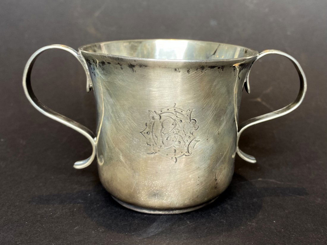 Georgian sterling silver childs cup, 1732 (1 of 5)