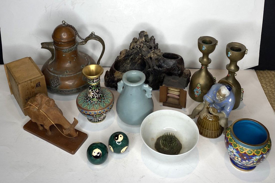 Two trays of miscellaneous Asian items (1 of 9)