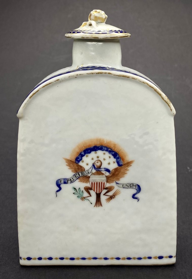 Chinese export armorial porcelain tea caddy (1 of 8)