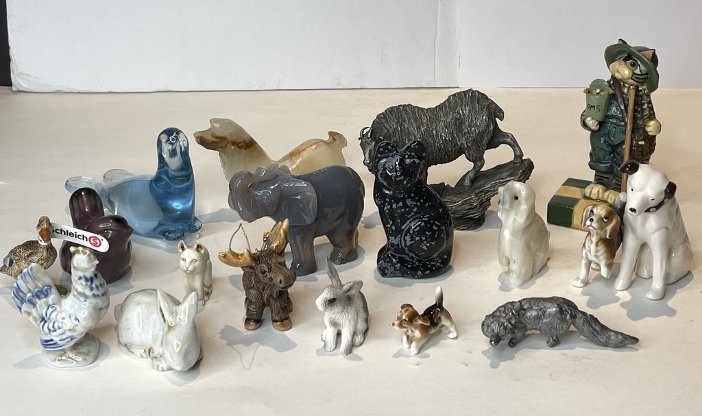 Misc animal figurines (1 of 6)