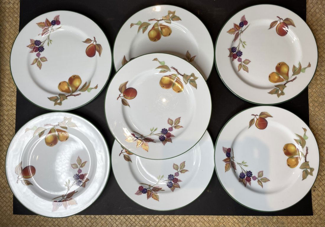 7 Royal Worcester Evesham Vale fruit plates (1 of 5)