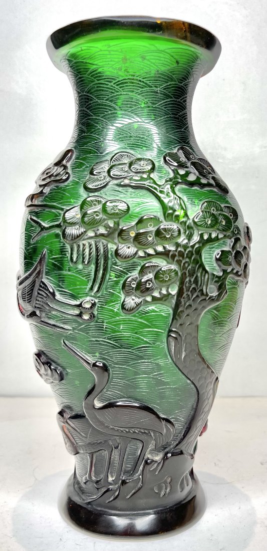 Chinese green carved glass vase, Qianlong marks (1 of 9)