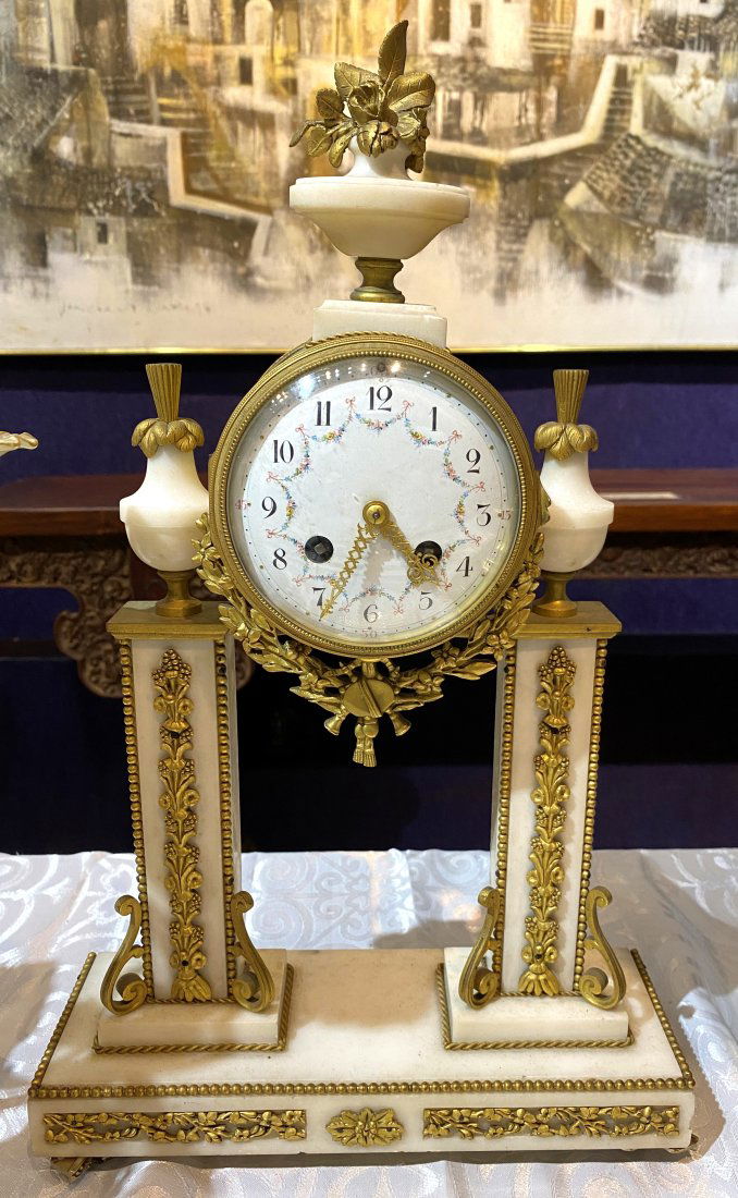Alabaster and gilt metal portico clock (1 of 8)