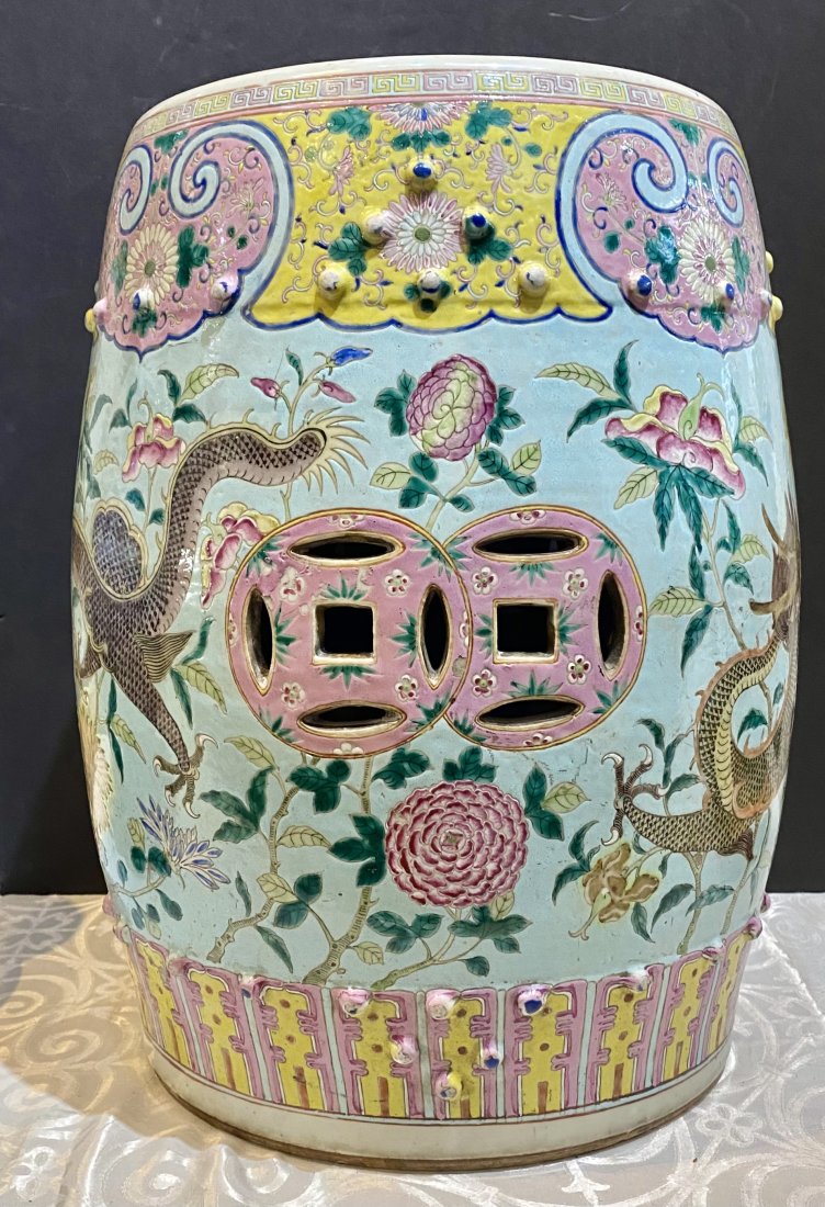 Chinese porcelain garden seat, c1900: Chinese porcelain garden seat, c1900 18.5"H x 11.5" top diameter