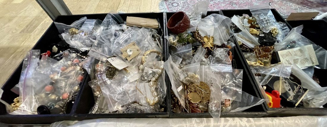 Four trays of costume jewelry, 500 pieces, Twins Estate (1 of 20)