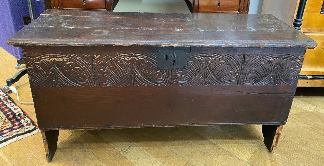 17th/18th century carved wood blanket chest: 17th/18th century carved wood blanket chest 40"L x 14.5"W x 21"H Cracks in the wood, dryness.
