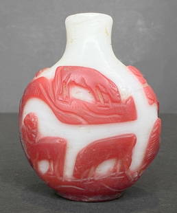 Chinese peking glass snuff bottle: Chinese Peking glass snuff bottle, 20th century2.5" tall