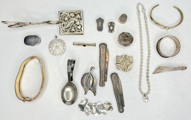 Eighteen silver items including dreidel, 10.25 ozt (1 of 4)