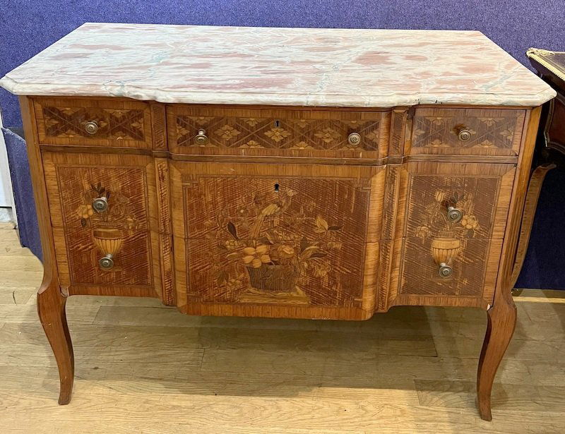 Louis XV style marble top commode.19th century: Louis XV style marble top commode, 19th centuryThe measurements are 44 inches wide, 34 inches high and 22 inches deepVery minor veneer losses. Multiple exotic wood veneers used. Marble is ok, the surf