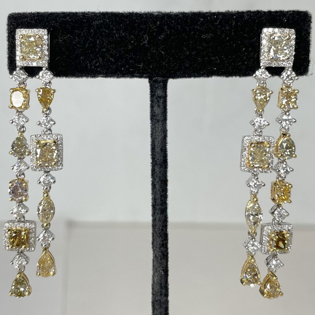 Hanging diamond earrings, intense color, GIA, 7.62cts (1 of 12)