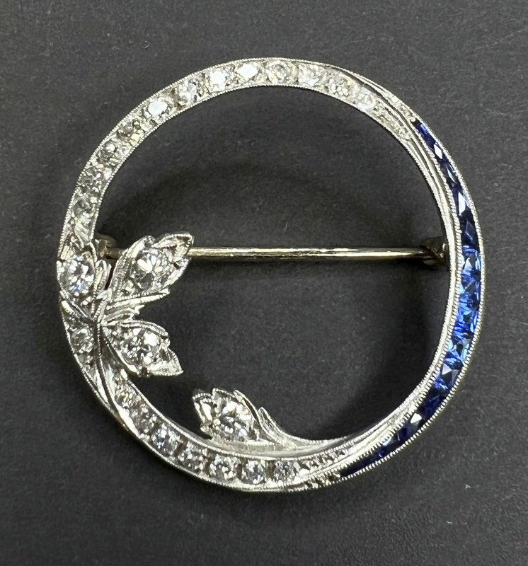 Platinum & diamond circle brooch, c1915, 3.25 dwts (1 of 4)