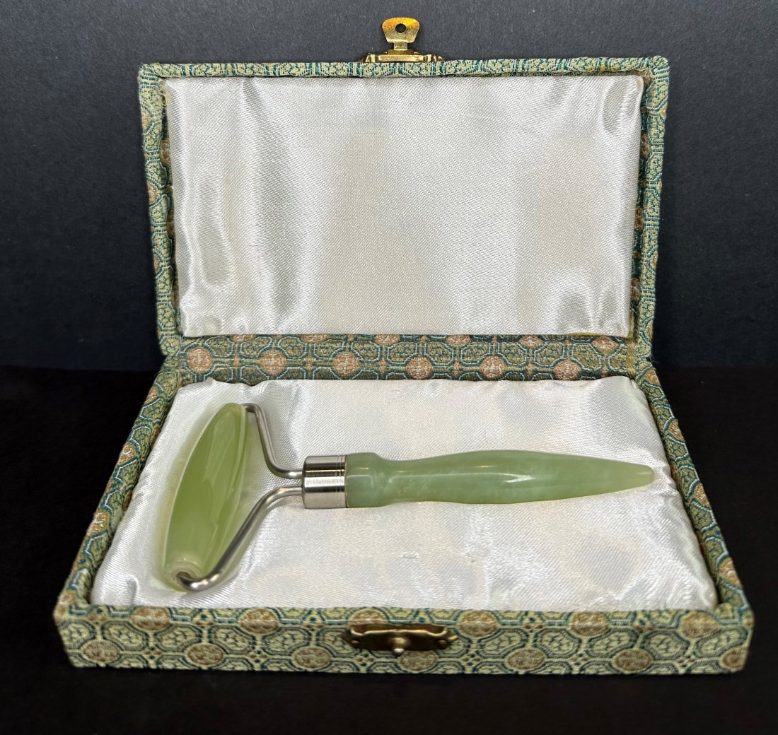 Rolling jade tool in box,c1970 (1 of 4)