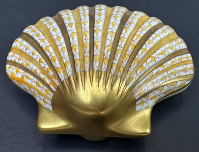 Herend shell decoration: Herend shell decoration Since it’s foundation in 1826, the Herend Porcelain Manufactory has been making a wide variety of porcelain sets and ornamental pieces of the highest quality. By today i