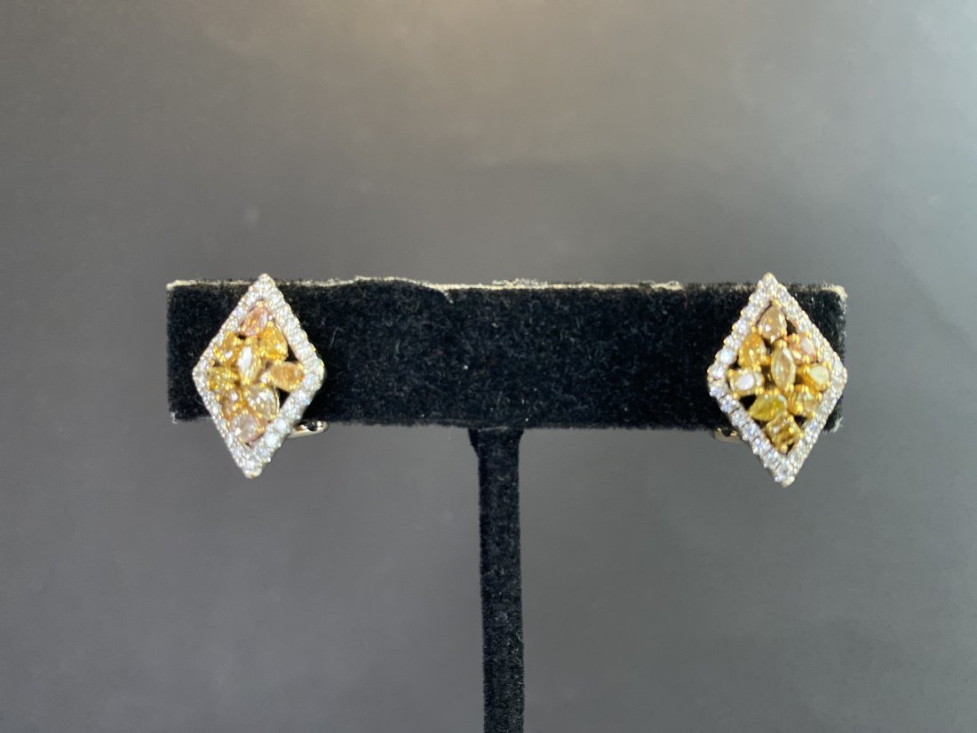 18k white and yellow colored diamond earrings (1 of 8)