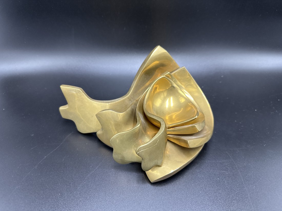 Adriana Banfi sculpture: Adriana Banfi sculpture.Wiki:Adriana Banfi was born in 1947, in Verbania, Italy.She arrived in Brazil in 1963 and naturalized brazilian citizen in 1973 in San Paolo, where she studied and teached Huma