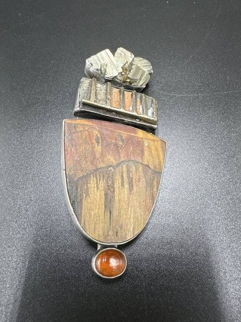 Silver abstract brooch with carved stones: Silver abstract brooch with carved stones