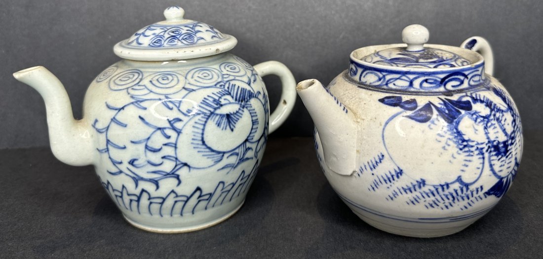 Two Chinese teapots (1 of 5)