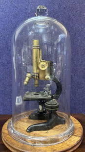 Ernst Leitz Wetzlar scientific microscope under glass dome: Ernst Leitz Wetzlar scientific microscope under glass dome Microscope measurements: 13.5 inches x 7 inches x 6 inches 12.5 inch wood base circumference