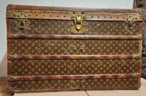 Louis Vuitton trunk (1 of 17)