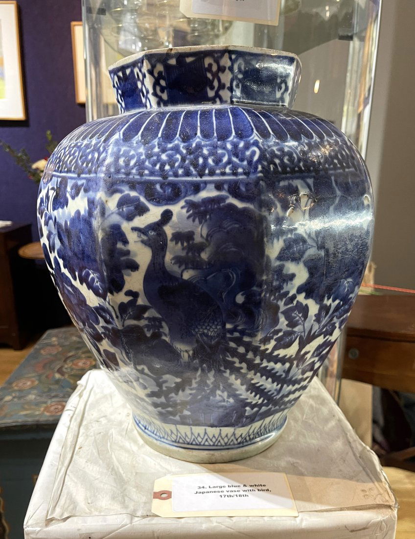 Large blue & white Japanese vase w/ bird,17th/18th (1 of 6)