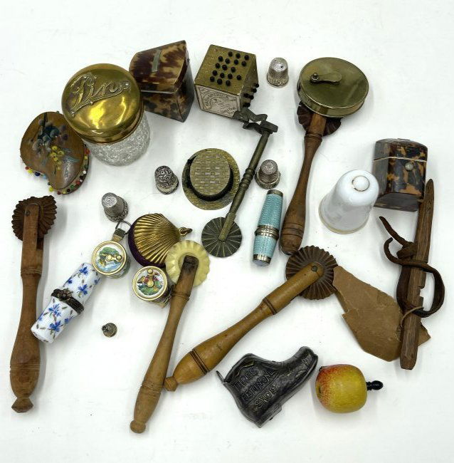 Early wood sewing tools, pins & thimble items (1 of 6)