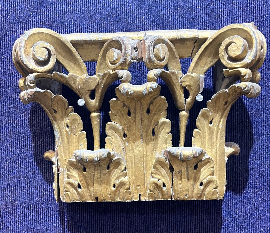 Gilt wood capitol fragment: Gilt wood capitol fragment