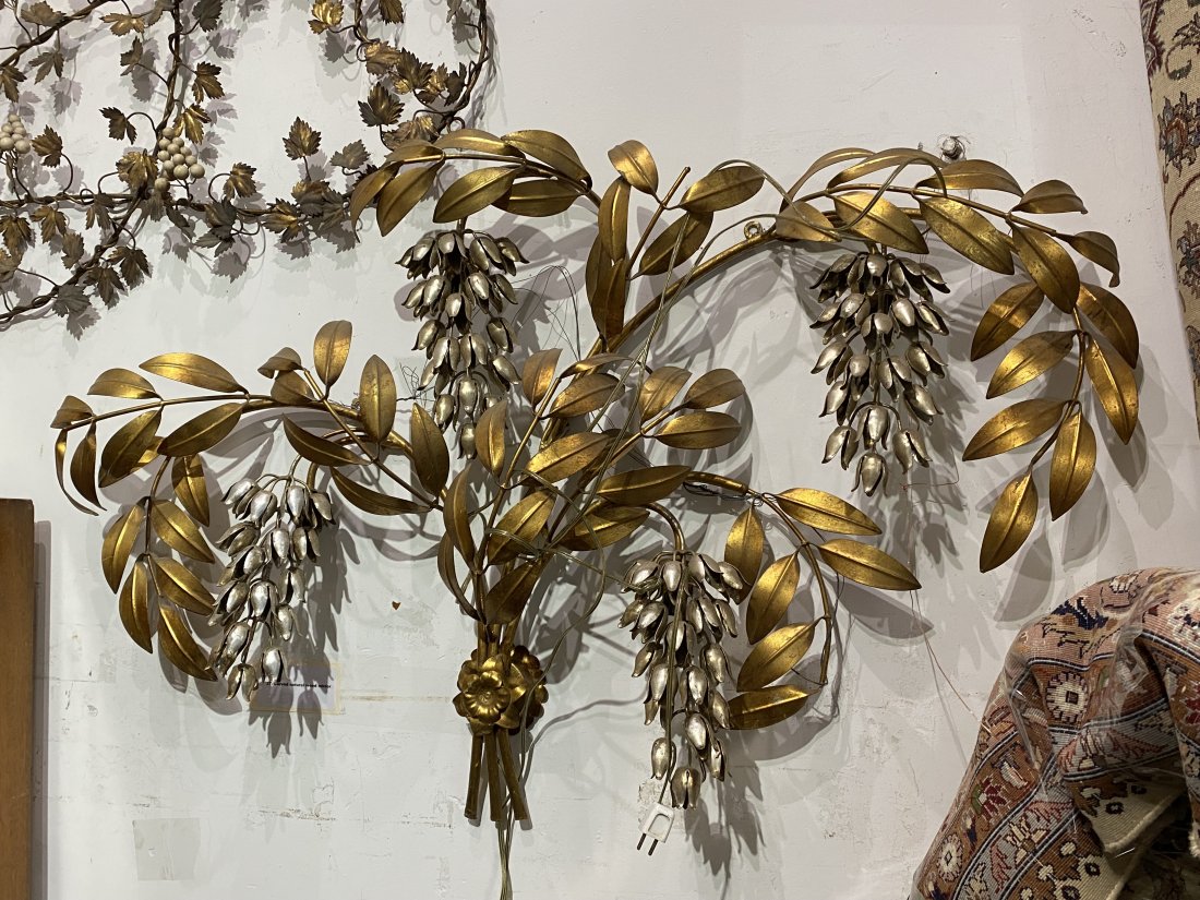 Hanging tulips metal wall decoration (1 of 2)