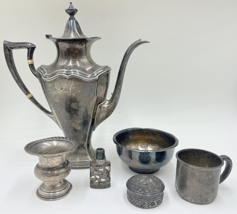 Six silver items from Sarah Lawrence Estate (1 of 7)