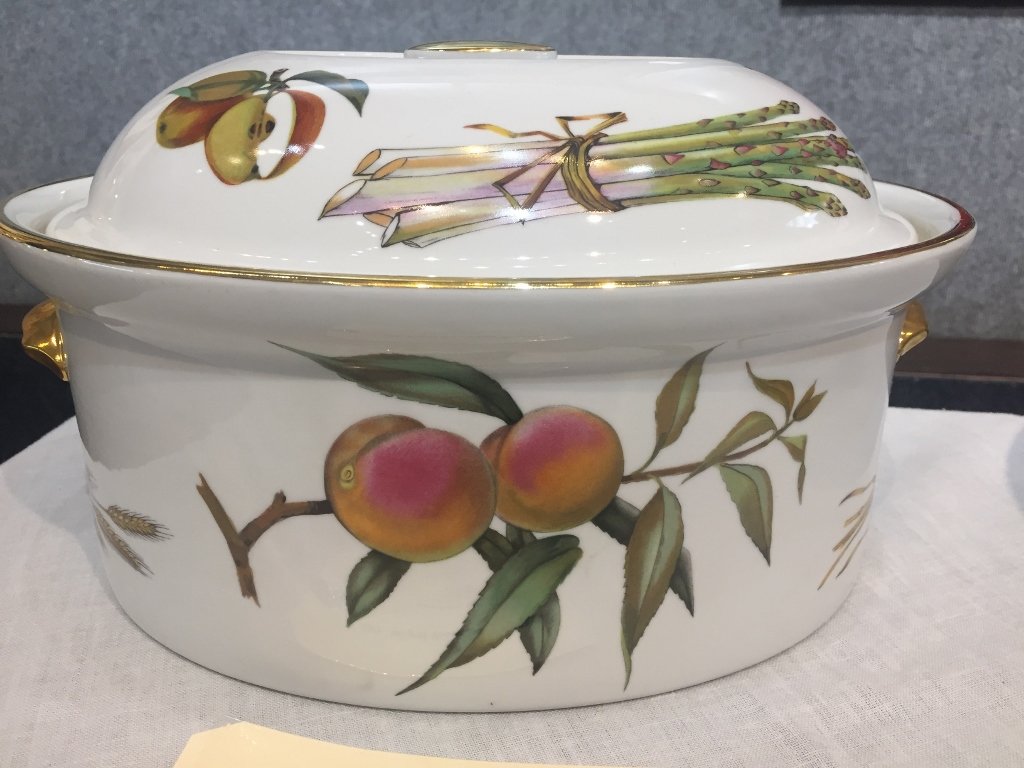 Royal Worcester Evesham covered tureen (1 of 7)