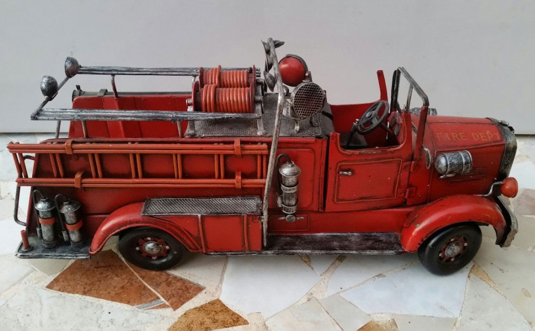 VINTAGE FIRE TRUCK COLLECTIBLE (1 of 3)