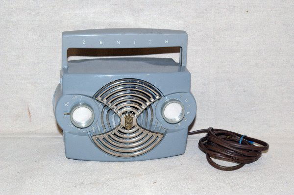 Early Zenith Owl Radio: Early Zenith Owl Radio. Measures 4.5" Tall X 7" Wide