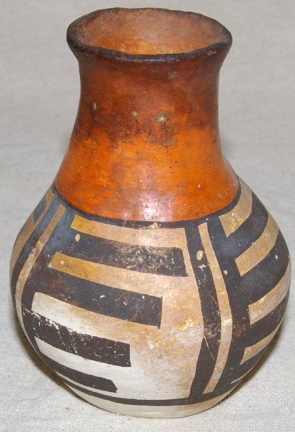 Native American Indian Clay Pottery Vase. - 2